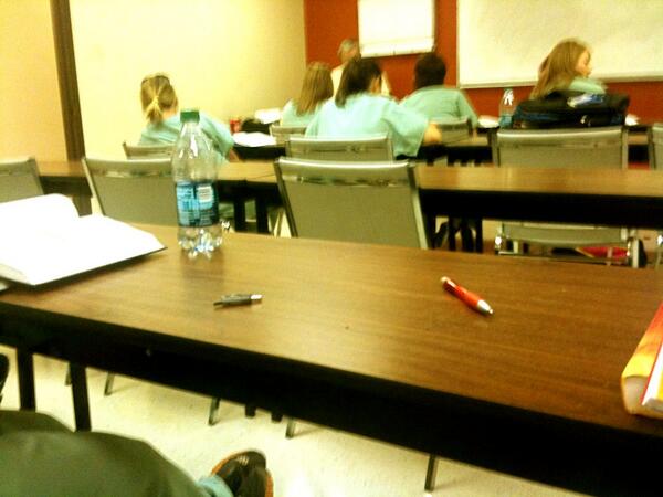 NLM228's tweet photo. Lol the middle row @leblanc_b @DGuitreau http://t.co/PynXOb7GW9