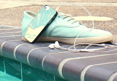 TruProtection's tweet image. Relaxing #summer afternoon by the #pool with @EverythngIsJake #truprotection #iPhone5 case #Shop