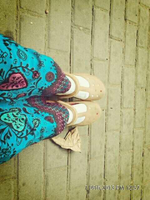 hanumi2565's tweet photo. Keluar rumah, Jangan lupa pake kaos kaki ya dear :* kaki juga aurat loh :') cc @pedulijilbab @Keputrian12 http://t.co/0tEQFG63U9