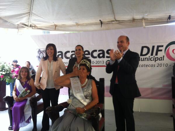 ArnoldoRodrigue's tweet photo. En la coronación de la nueva Reina de la Tercera edad del Municipio de Zacatecas, enhorabuena!!! http://t.co/TDSNlvAmuG