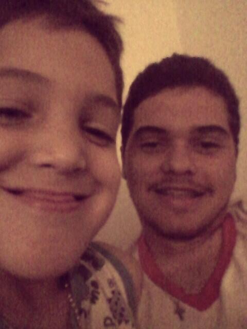 Ismael_Ru's tweet photo. #casaDaTia #friozinho #dia #longo #irmão te amo s2 http://t.co/xbDhtOqp2h