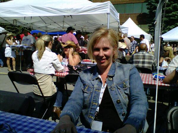 AldermanHegg's tweet photo. Yeeha! Great @stampede101 spirit shown at @PattisonBBQ fundraising for High River. Giving back to community http://t.co/qCg2ZynGwp