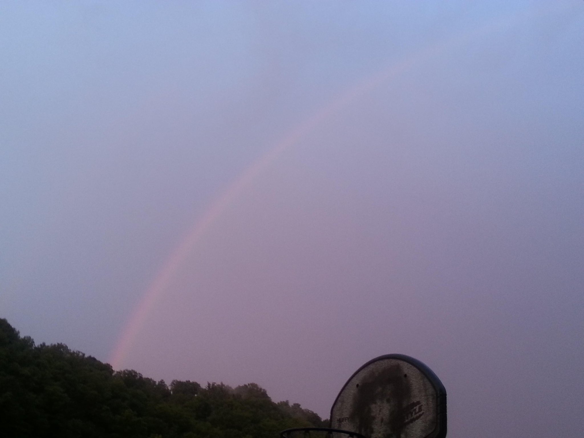 Outside my house right now...big pretty rainbow! :) http://t.co/jAtYOvyWUA
