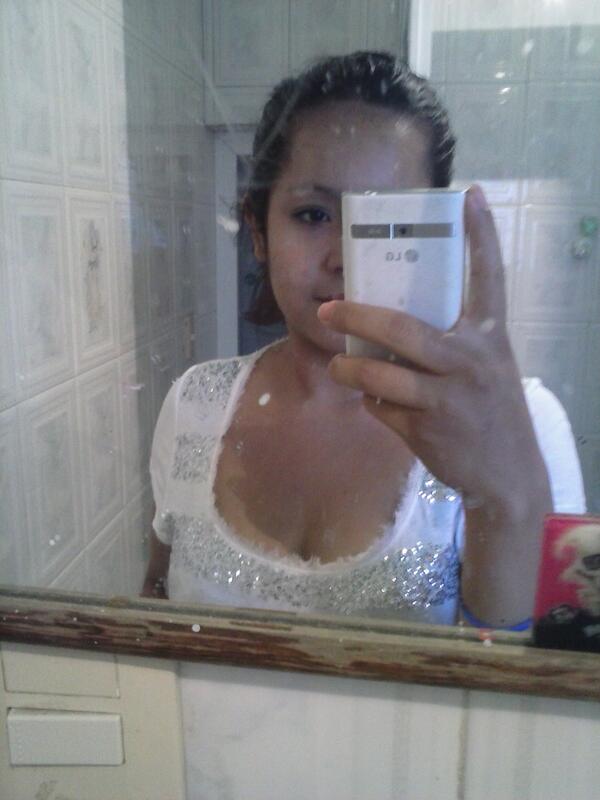 Maialet's tweet photo. No manches mi lapto se mojo podre sacar mi informacion ...k trizte estoy mmmmmm http://t.co/gNBspWsgQO