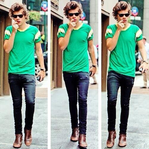 tommyspideyy's tweet image. Harry Styles has the kind of legs that 99% of frustrated women want. #seriouslywhy