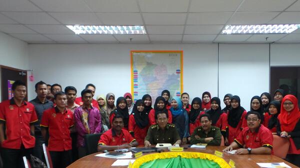ct_Sincerity's tweet photo. Bergambar kenangan slpas selesai Mesyuarat Bersama Pengarah Rela Kedah @Romli_PG . @relamalaysia @KP_RELA @acu_comei http://t.co/YWZ2jL7gjt