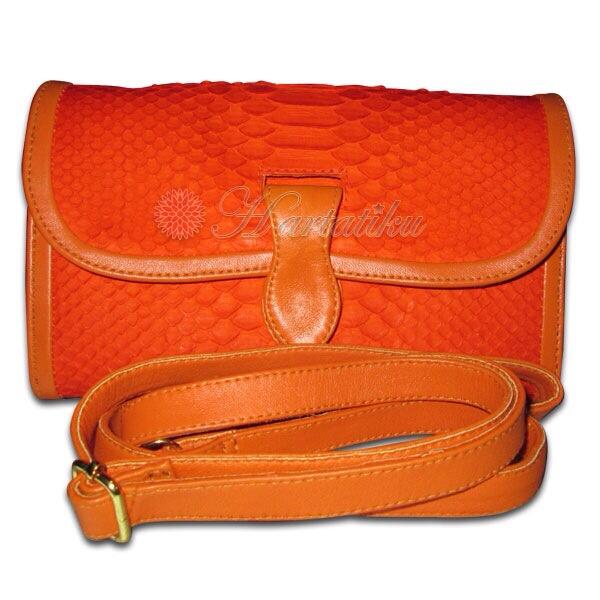hartatiku's tweet photo. Clutch python tersedia tali panjang, Ada beberapa pilihan warna merah, biru,pink dan orange. http://t.co/sH2URCRMTq