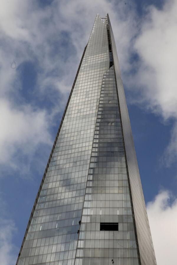 GreenpeaceUK's tweet photo. Squint!! #iceclimb http://t.co/YPURwbw2S2