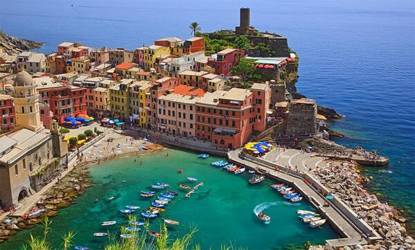 teqakyhexisu's tweet photo. Italy Seaside Town https://t.co/Osyh0v6DBN