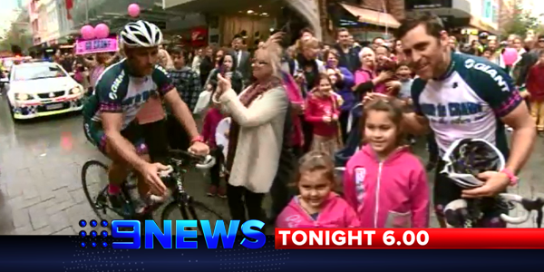 9NewsMelb's tweet photo. 22 days and 3,600km later, @SCrawf9 finishes #TourDeCrawf in Perth. @cstanaway reports LIVE #9NEWSat6 @BCNAPinkLady http://t.co/u9pG2nhrWn