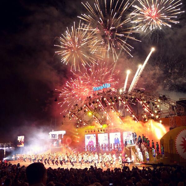 kieutrinh's tweet image. A #Stampede101 to remember! Fun night with @PaulOslund @ToriMacLean @FourSlice at the Grandstand.