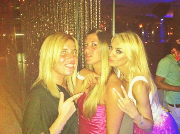 Elena_Morali's tweet photo. #Buongiorno #mondo
#pineta2013 #jessy #imma #nightparty #Friends #Fashion #Beautiful #Girls #power #yeah πππ http://t.co/ayXqO4uG6y