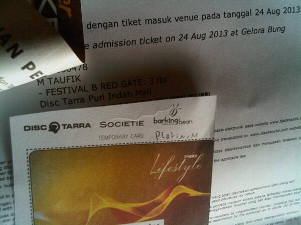 Mimin udah megang 3 tiket #MetallicaJKT dong! Alhamdulillah... Buruan deh pada beli, kalo keabisan ntar nyesel loh :)
