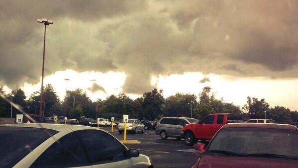 JcGutierrez87's tweet photo. Tarde de ayer en Bardstown KY. http://t.co/eGZjs5TNpN