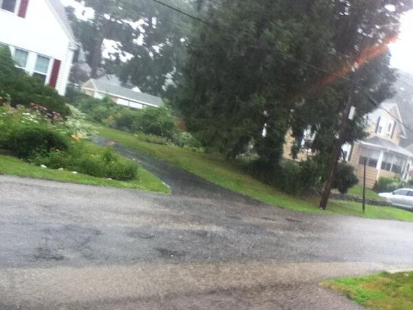 KittenMittensXO's tweet photo. this happens everytime.... #abandoned #justgotstruck http://t.co/ZcaHc01qMz