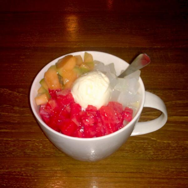 EldoPC's tweet image. Yumm~~myy.. *walau cuma numpang* #sambalpenyet #ice #cold #freeze #fruits #delicious #enaak