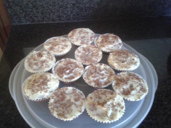 waywardmuggle's tweet image. I made cupcakes! #cookinggenius