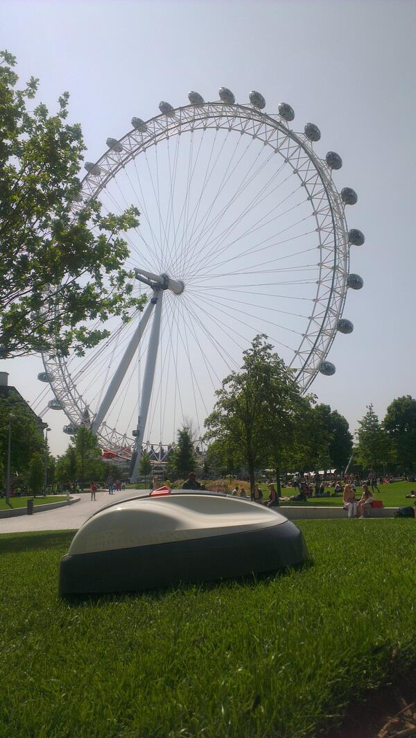 HondaMiimo's tweet photo. My wheels aren't as big as this one but I think this is my favourite spot on #myjourney in London! http://t.co/vZJ4LpueUX