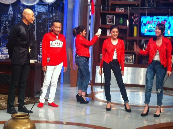 <a href="/Ify_blink/">Ify Blink</a> <a href="/PricillaBlink/">Ezea</a> main game tradisional Korea <a href="/SiviaBlink/">via</a> makan krupuk di @HitamPutihT7