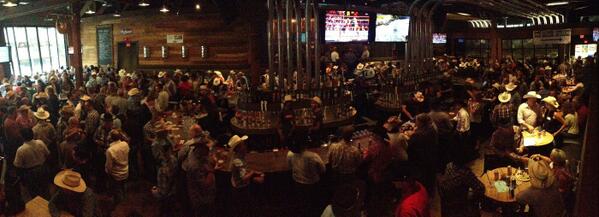 gingajana's tweet photo. Just another quiet afternoon @CRAFTbeermarket #stampede101 http://t.co/Skb9nCPS0E