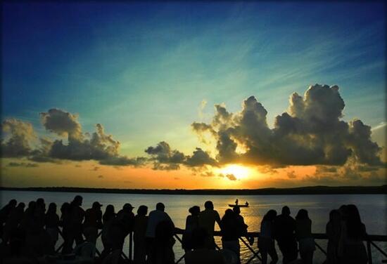 OuroBrancoPraia's tweet photo. Pôr do sol na Praia do Jacaré é sempre uma bela atração. Não dá para sair de João Pessoa sem ter apreciado. http://t.co/Tu6Erm1fpk
