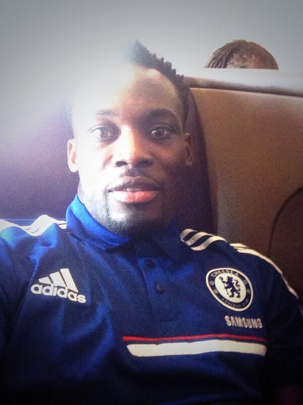 MichaelEssien's tweet photo. Off to Bangkok for pre season... Jah guide🙏 #flymood http://t.co/zIpEVzVzDT