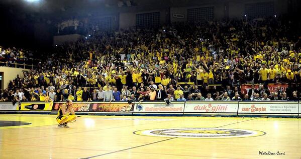 taulantnushi's tweet image. So pejon si thot vetit 039sh  edhe apet derdh lot per neve!!
#SAMIRI #LEGJENDA!!