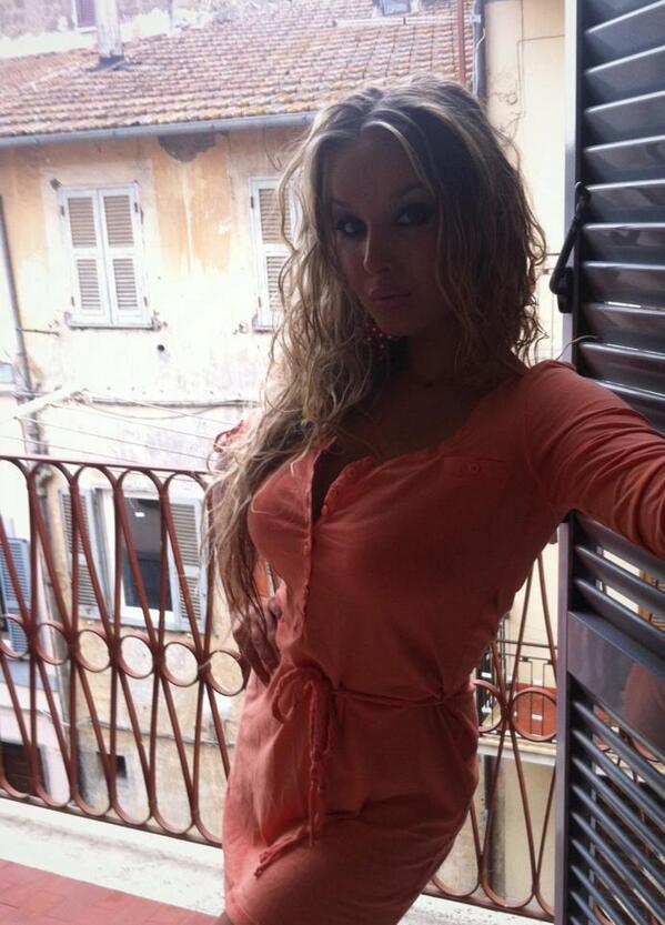 MartinaRicci19's tweet photo. un scura... ma ve la pubblico ugualmente! PS: non dimenticate il retweet per la vostra @MartinaRicci19 :) http://t.co/cT5As6kXZR