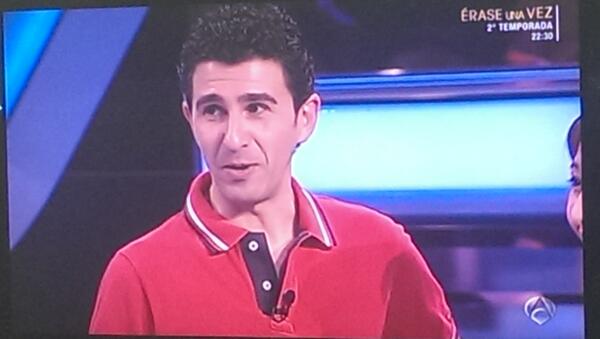 Luisurgell's tweet photo. @Llourinho Tu mascota Karanka se está buscando la vida en Atrapa un millón http://t.co/dUdazDxHvF