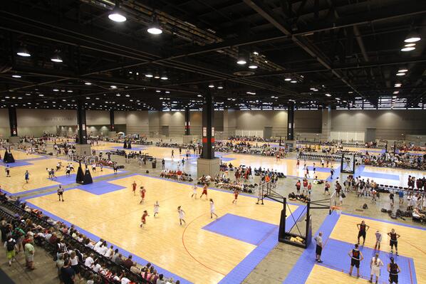 T atributo frecuencia McCormick Place on Twitter: "Congrats to all of the athletes at the NIKE  Tournament of Champions! The West Bld. is covered in #basketball court.  http://t.co/GzjReNwJRc" / Twitter