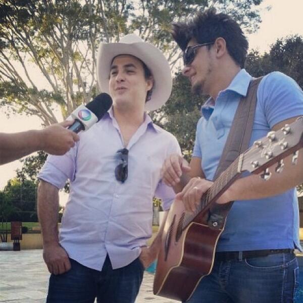 fabicanato1's tweet photo. Sábado @victorematheus na #TV a partir das 13 hrs todo mundo convidado a assistir na record http://t.co/EA1GaRt6I8