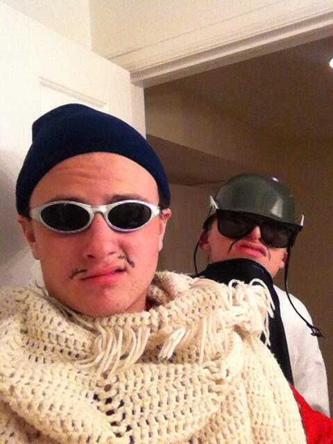 D_Rawwwwwwwww's tweet photo. #hahatweetapicwithabudyhaha @Dj4eyesFoster http://t.co/lLX0uo6Ryt