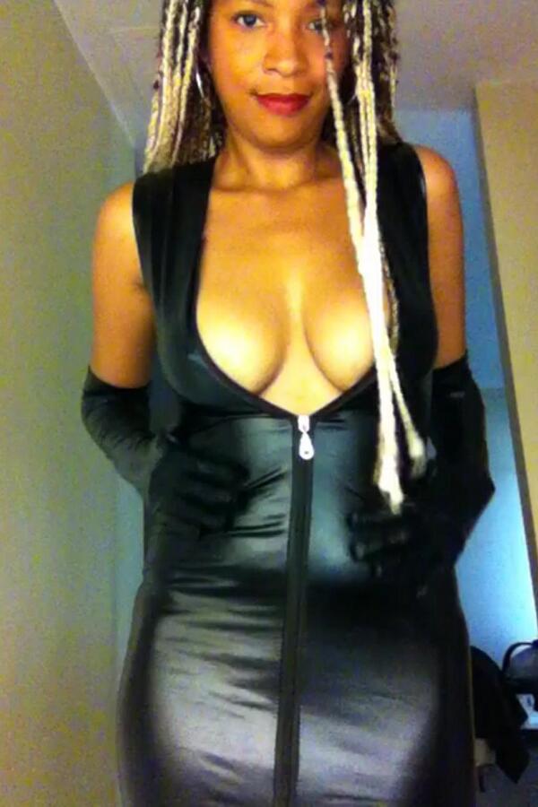 msvividb's tweet photo. Better view of Domme outfit... http://t.co/y2aSkxb1ig