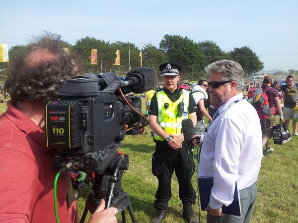 DamRhind's tweet image. Mr Anderson quizzes Supt Dunkerley at a scorching T20