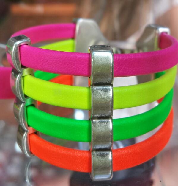 Avoces333's tweet photo. Pulseras hechas a mano! !! http://t.co/3KtwGsPYDL