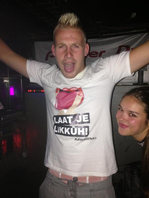 “@KENNETHGmusic: <a href="/DJMatsoeMatsoe/">Joey Spaan</a> <a href="/DJ_Tony_Star/">DJ_Tony_Star</a> <a href="/djSandroSilva/">Sandro Silva</a> hahaha "laat je likkuh"” logisch !