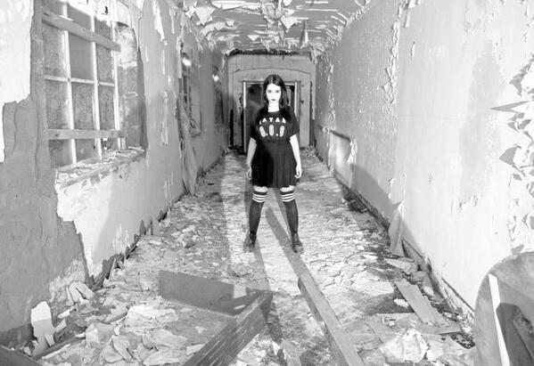 Bethkerrrr's tweet image. fun wee shoot today at an abandoned chapel! wearing @EvilTrinityCo
