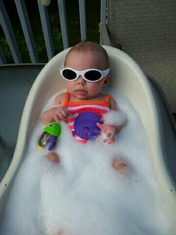 _paycheck's tweet image. Chillin in the sun #firstsuntan#sickshades @leeberj