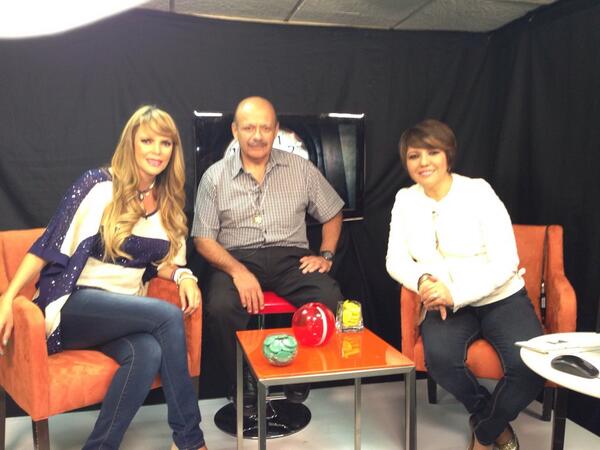 alinehndz's tweet image. Gracias a @lsuarezs y a @ConfesionesDMA por el exitoso videochat de hace rato y a Uds. Por entrar besos!!