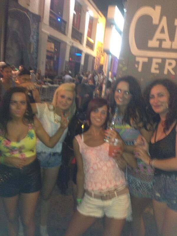 Laura Barker tweet media