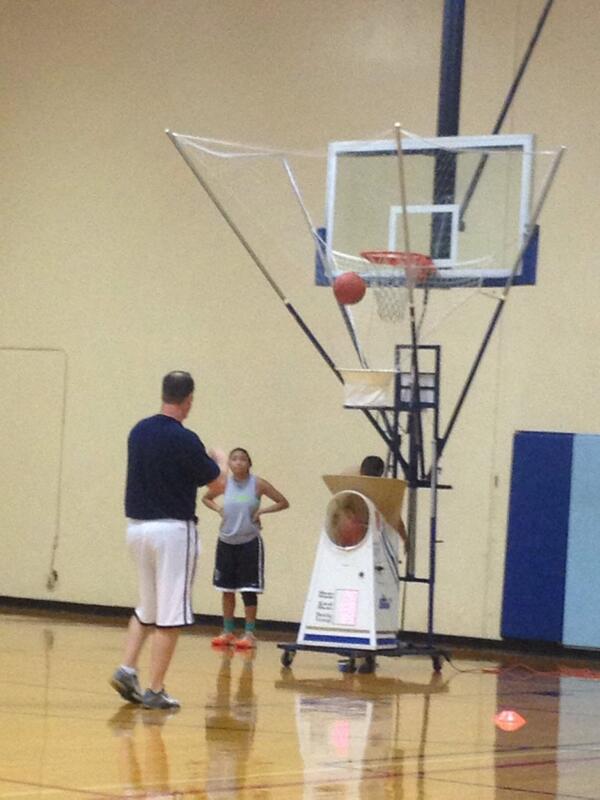 HtownWildcats1's tweet image. “@coachjbailey: Lady Wildcats earlier morning work outs! #gunwork http://t.co/C24Xw8lLdv”😾#true wildcats#BallHard