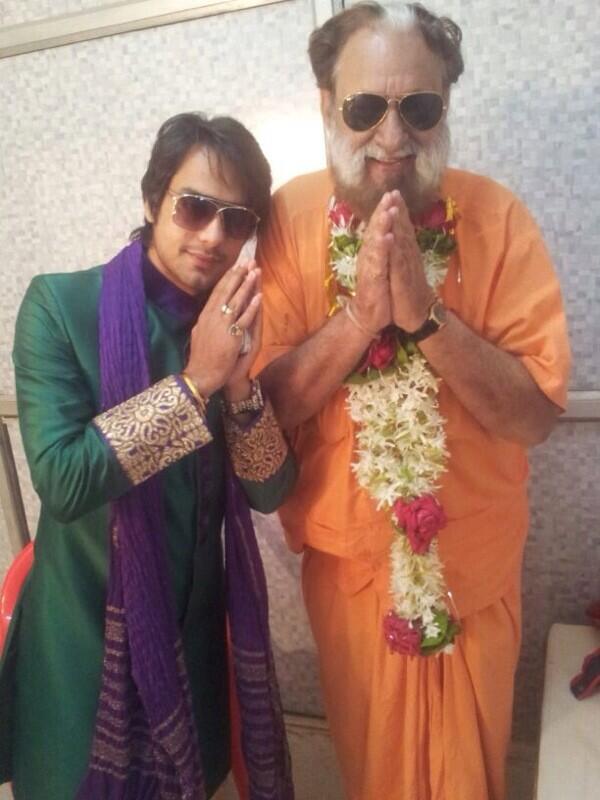 bajajgaurav7's tweet photo. NAMASTE hum kuchh nahi SAMAJHTE ;-) http://t.co/uFp0qNu3eW