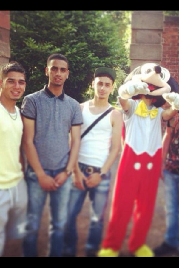 #teamhalal @kammi_khan <a href="/jawaad_123/">Jawaad Hussain</a> lmaoo