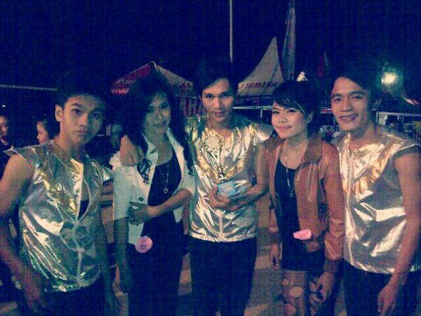 ex_pdancer's tweet photo. اَلحمدالله RT "@official_ganevo: Congrat @ex_pdancer 1st place dance competition yamaha bukittinggi mei 2013 http://t.co/X6LDE3r1r7"