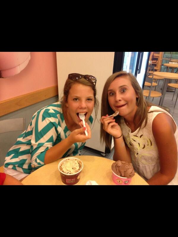 mk_druhan's tweet photo. #TweetYourFriendshipInAPicture @hannahleigh_24 😂😂🍦🍦 http://t.co/EMmI5nAkwh