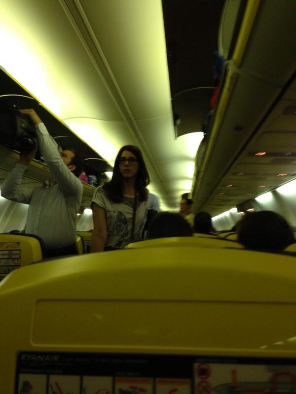 DaniFernandez95's tweet photo. Sin el café de @ali_fg rumbo a LONDRES!! http://t.co/0kUWy6Dym4