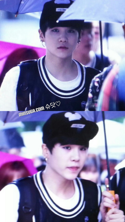 BTSARMYOFFIClAL's tweet photo. [Preview] 130712 otw  Music Bank Suga (cr: minsuga) http://t.co/cp9bQ5HoBl