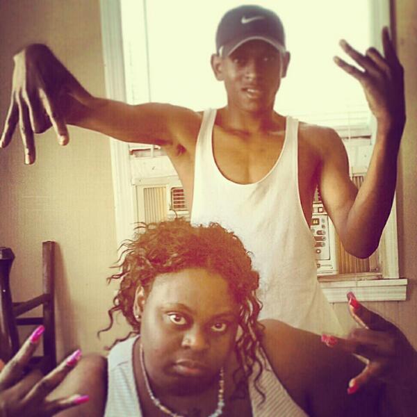 Levy_800's tweet photo. Queenpin Of #800 > MamaDukess! http://t.co/QfP14rV6DK