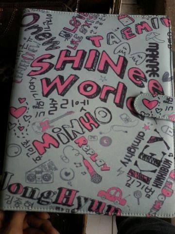 HimaKshop's tweet photo. Binder SHINEE WORLD. 20ring 65rb, 26ring 70rb. contact us for order ^^ http://t.co/MPopWL136H #custom #tas #dompet #murah