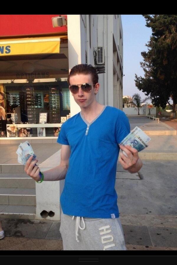 Paul_Cliff9's tweet photo. Badman cak with his ibiza funds@Jackcassidy8 @LewyAxon @D_Holmes23 @david_kirkbride @RichieHoggins @tommybullparker http://t.co/dhzj5BHT3T